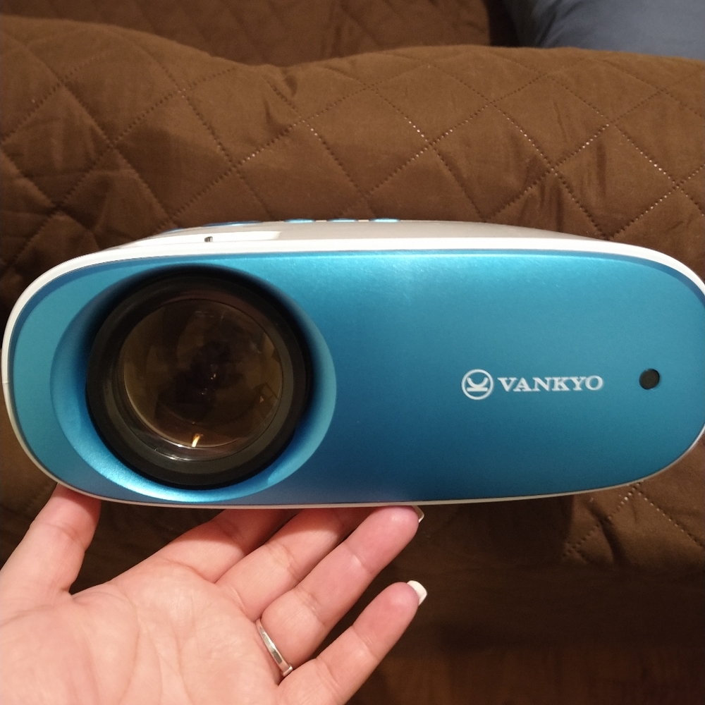 Projector and projector screen